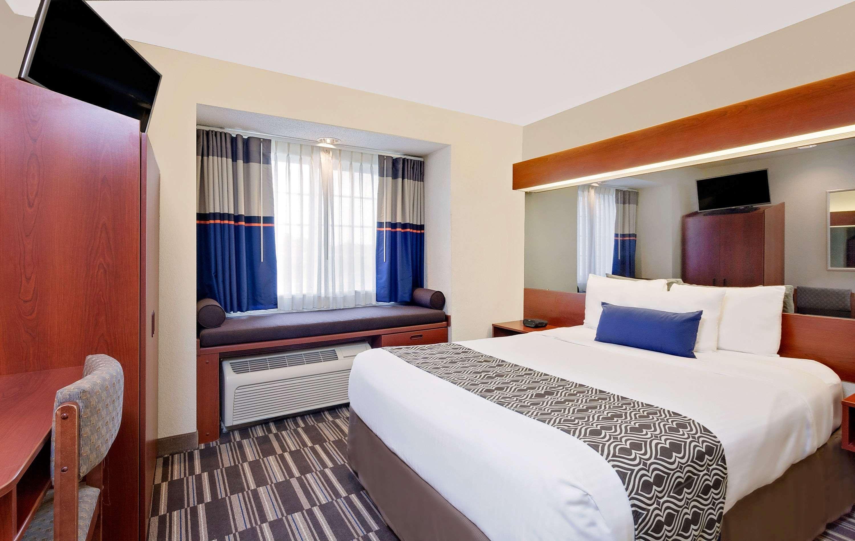 Microtel Inn & Suites By Wyndham Мидлтаун Экстерьер фото