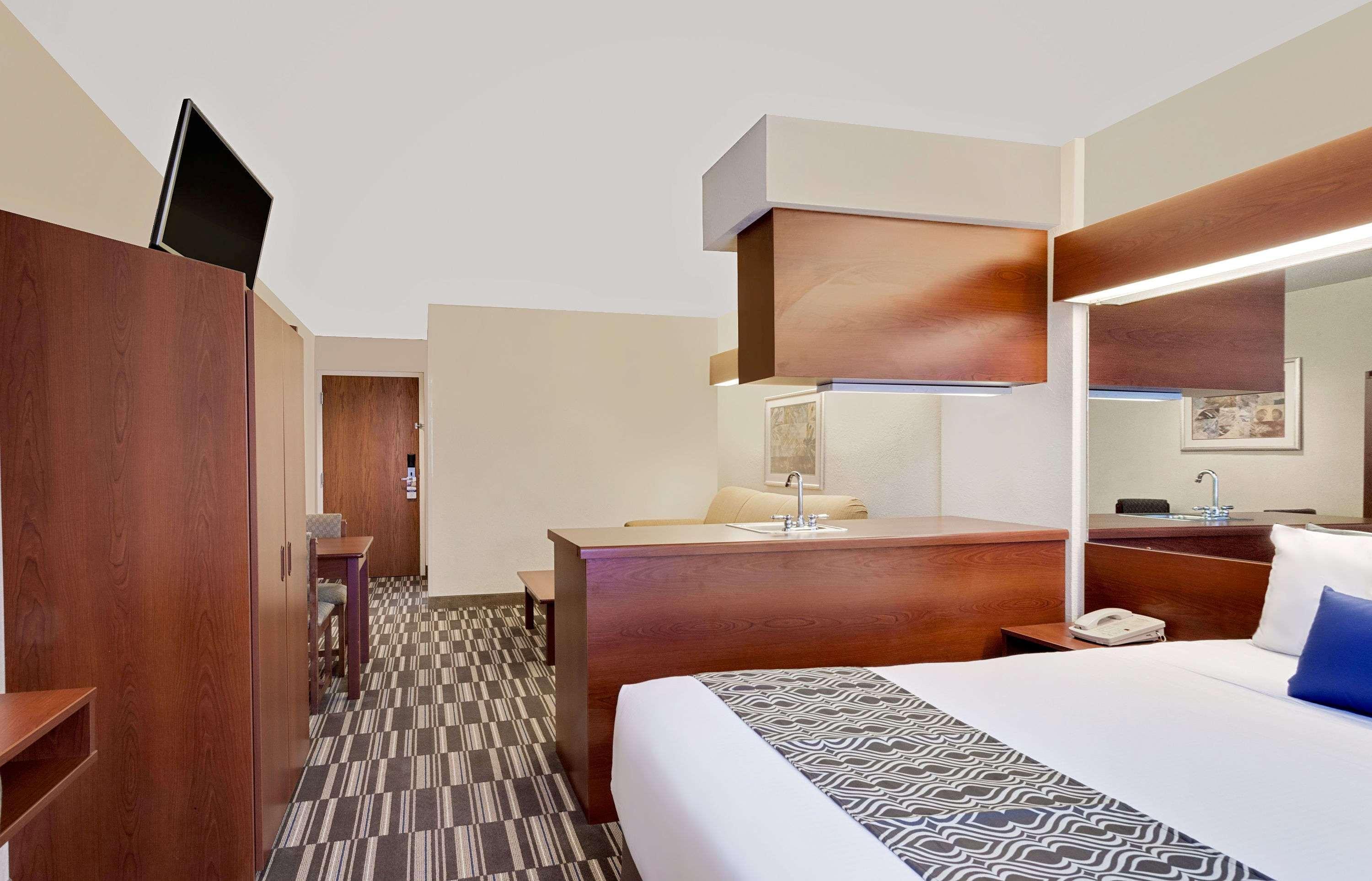 Microtel Inn & Suites By Wyndham Мидлтаун Экстерьер фото